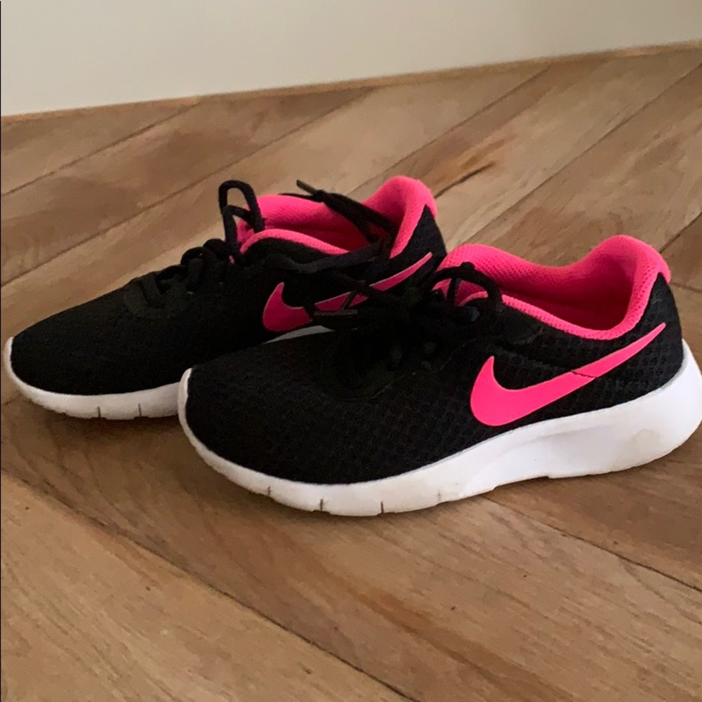 Girls Nike sneakers - Black/Pink